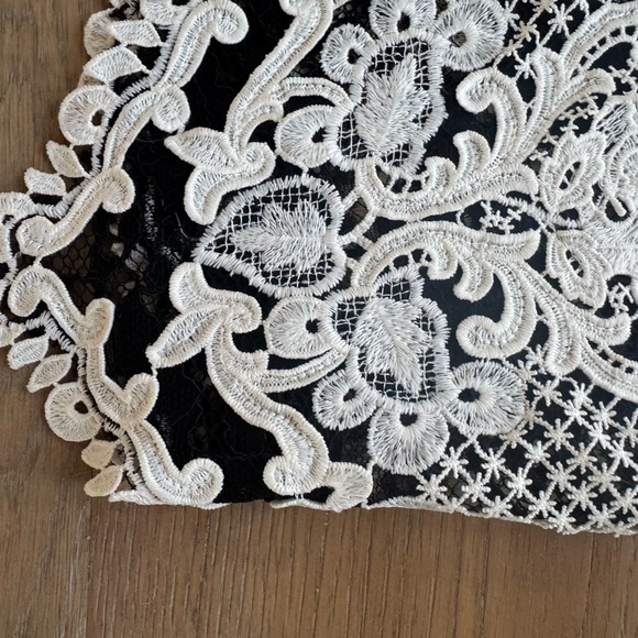 Alexis Black and White Sheath Dress with Bishop Sleeves - Picture 10 of 12